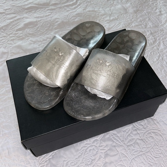 Brand new Coach Slides - Picture 1 of 3